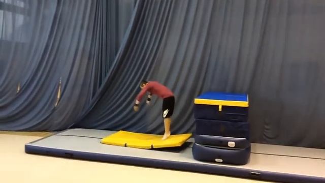 переднее сальто через высоту - переднее Школа акробатики № 1 смотреть онлайн