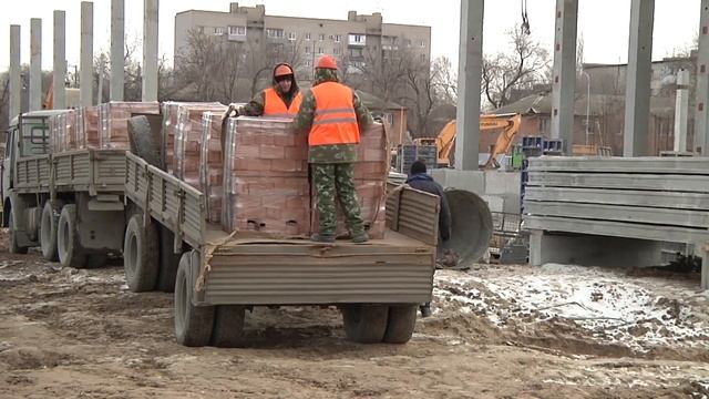 На юге Волгограда приступили к строительству новой школы на 1000 мест смотреть онлайн