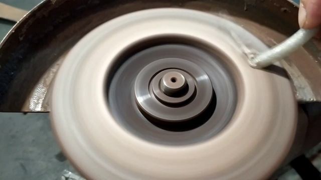 ШОК! Отчищаем зачистной круг болгарки клеем от термопистолета! смотреть онлайн