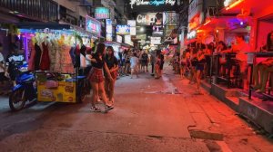 Легендарная ночная улица сои 6, Паттайя, Таиланд. Soi 6 Pattaya