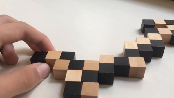 Сборка деревянного кубика-змейки за 5 минут для новичков