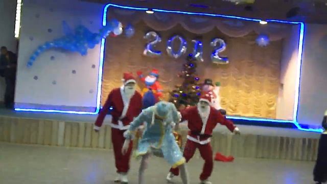 Деды Морозы. Трио "Shock Step" смотреть онлайн