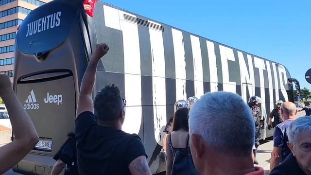 Juventus albergo Agrate Brianza смотреть онлайн