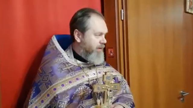 Перед выносом Святых Даров предстоятель обратился к молящимся с пастырским словом. смотреть онлайн