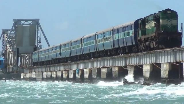 Train crossing Pamban bridge and Palk Strait to Rameswaram. смотреть онлайн