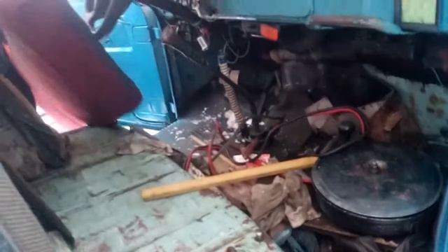 Запуск грузовика зимой с севшим аккумулятором в полевых условиях смотреть онлайн