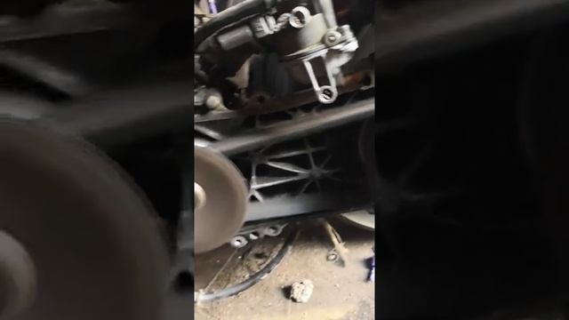 хонда дио 34 трещит в районе вариатора!)) что за звук?