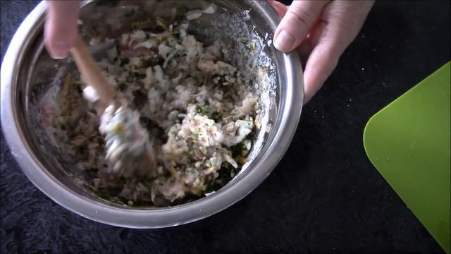 Пестрые котлеты из куриного филе - ароматные, сочные и такие вкусные, что можно язык проглотить. смотреть онлайн