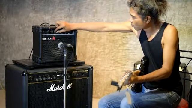 Samick Jump20 Guitar Amp смотреть онлайн