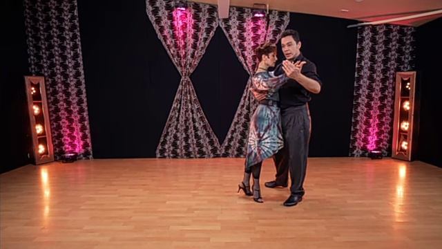 Уроки танцев - Аргентинское танго - Объятия в танго. Как исправить очень распространенные ошибки. смотреть онлайн