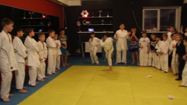 Танцы юных каратистов смотреть онлайн