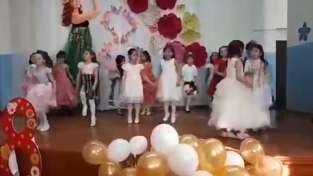 Танец на утреннике у Еркеши в школе 1 класс смотреть онлайн