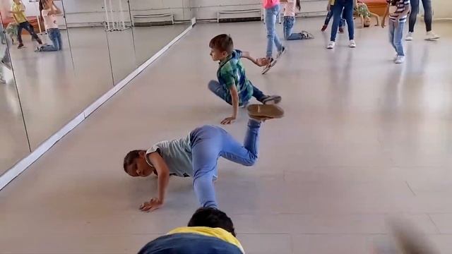 Friendship смотреть онлайн