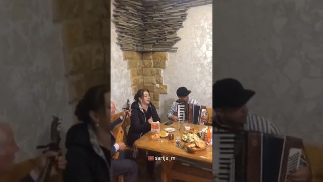 Заира Алтаева поёт в кругу семьи и друзей. смотреть онлайн