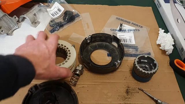 Husqvarna | Trimmer Head T45X Maintenance | Replacing the Eyelets. смотреть онлайн