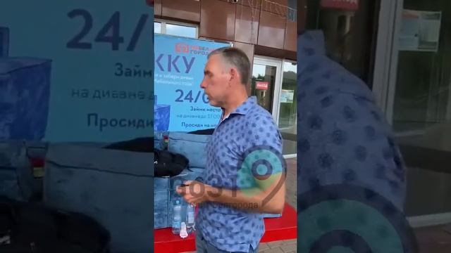 По дивану за 100 часов сидения на диване вручили в Белгороде двум мужчинам.