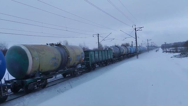Электровоз ВЛ10К-1245 с грузовым поездом следует по перегону Кольцово-Арамиль смотреть онлайн