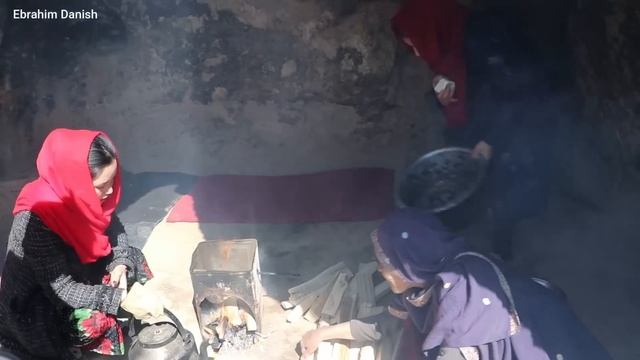 Life in a Cave home| Village life of Afghanistan|Cooking Traditional Food | Cave life смотреть онлайн