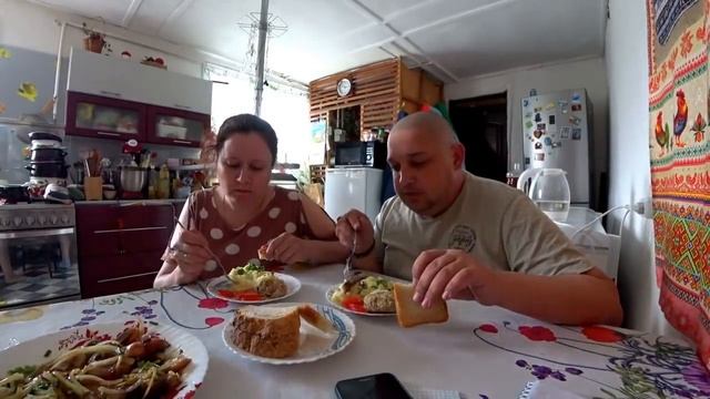 Жесть !Сорвало КРЫШУ на ДОМЕ!Жизнь в ДЕРЕВНЕ!Поехали на КЛАДБИЩЕ! смотреть онлайн