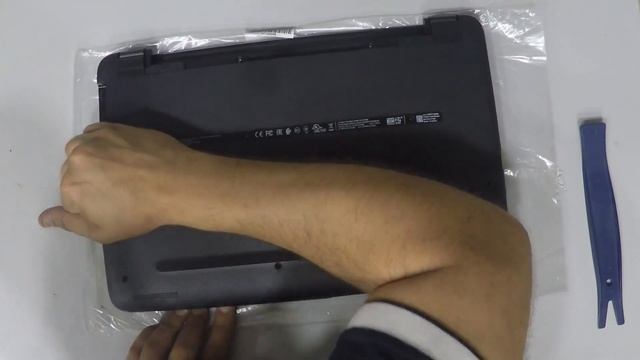 HP NoteBook 15 Removing Back Cover смотреть онлайн