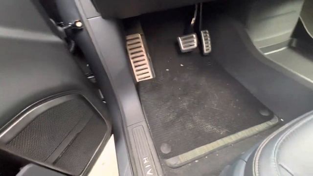 Rivian R1T Interior Storage смотреть онлайн