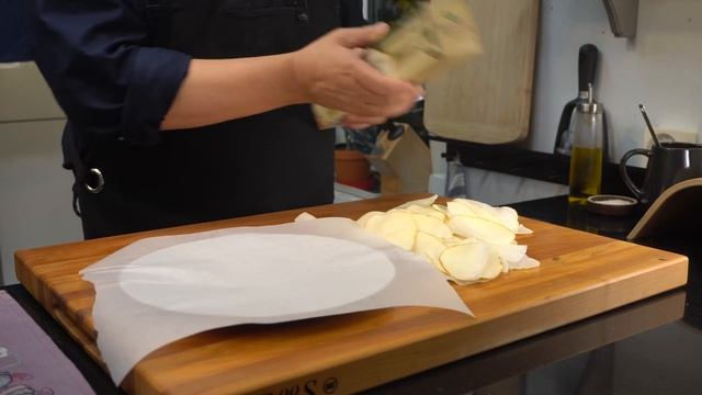 올리브유 포테이토칩, 빠샥빠샥 전자렌지로 만들었습니다. 5분 입니다. 파는거보다 맛 있습니다 진짜 Juntv Homemade potato chip смотреть онлайн