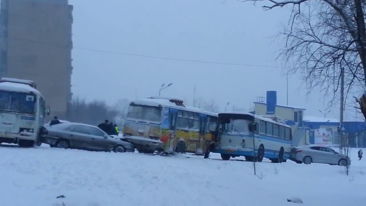 ДТП в Горловке. 3 автобуса и 4 легковых автомобиля смотреть онлайн