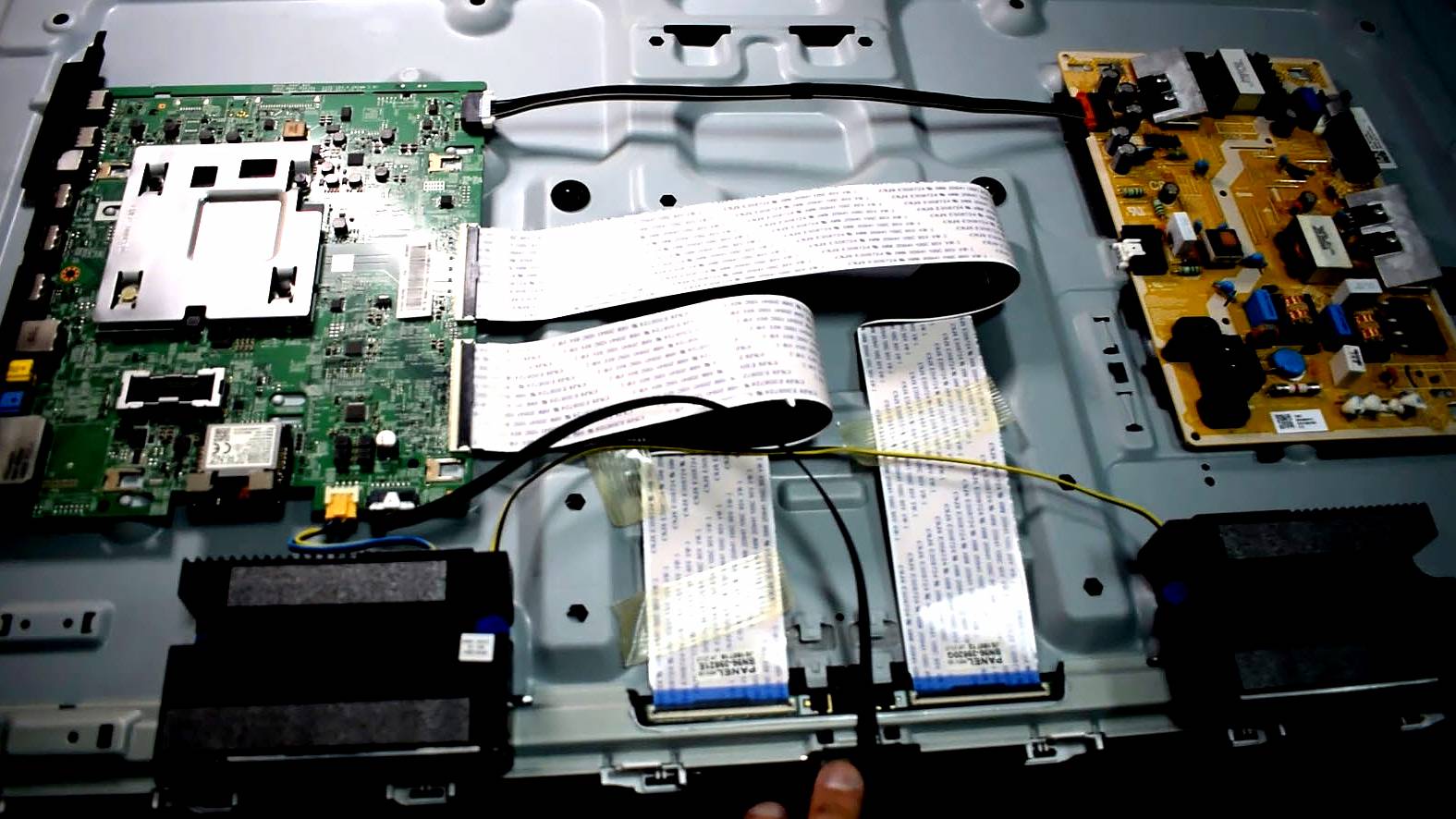 Ремонт телевизора SAMSUNG UE43NU717U смотреть онлайн