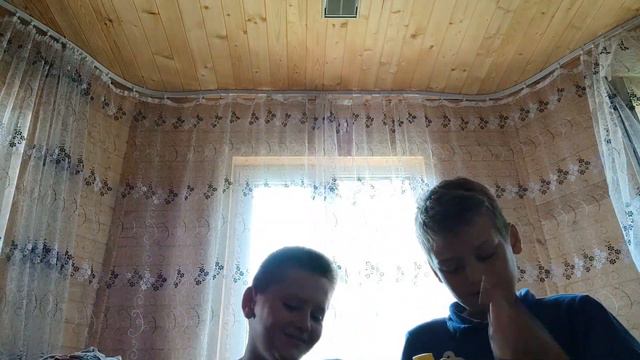 Я И МОЙ ДРУГ ПРОБУЕМ ВКУСНЯШКИ 2 ЧАСТЬ | ВЛОГ смотреть онлайн