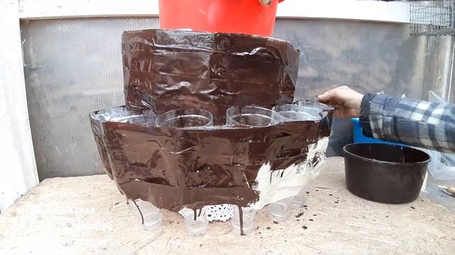 ТРЕХ ЯРУСНАЯ КЛУМБА ИЗ ПЛАСТИКОВЫХ БУТЫЛОК смотреть онлайн