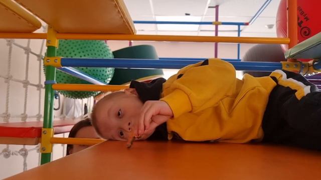 Руководитель дома ребёнка "Ёлочка" знакомится с залом сенсорной интеграции смотреть онлайн