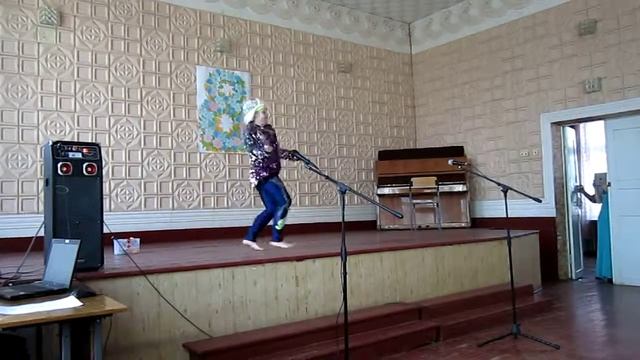 Празднование 8 Марта в школе 06 03 2015. Танец Лазаренко Вики смотреть онлайн