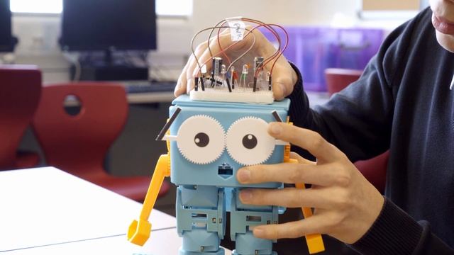 Marty the Robot v2 смотреть онлайн