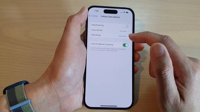 iPhone 14's/14 Pro Max: How to Set Phone's Data Mode to Allow More Data on 5G смотреть онлайн