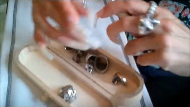 Very Long Nails Cleaning Skulls   ( ПРИНЦЕССА С ДЛИННЫМИ НОГТЯМИ )