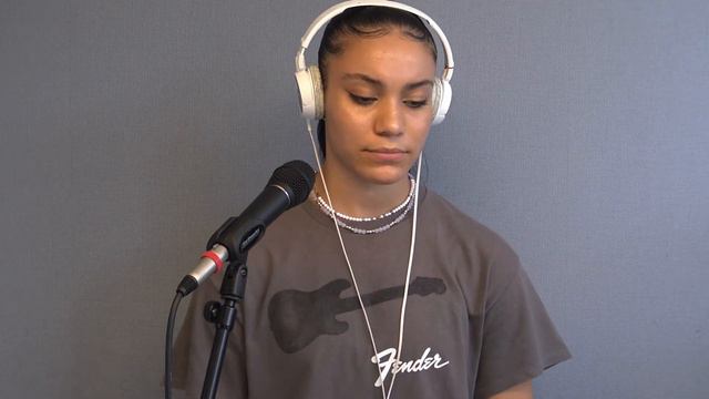 Tori Ryan Singing 'Always Remember Us This Way' - using the new Earthworks SR117 Vocal Mic смотреть онлайн