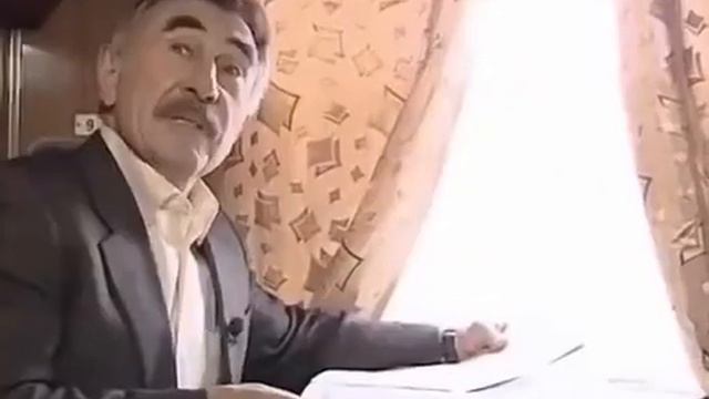 Мем с Леонидом Каневским