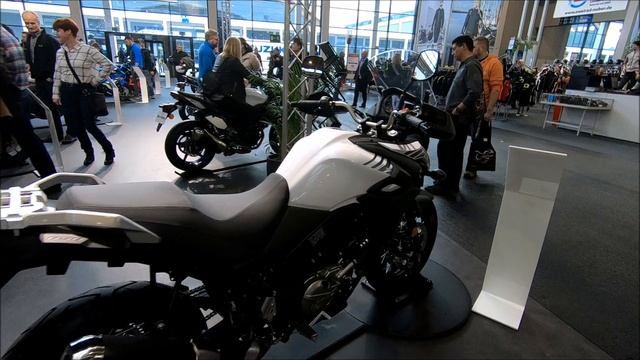 SUZUKI V-STROM 650 XT SPORT ADVENTURE TOURER BIKE NEW MODEL 2018 WALKAROUND смотреть онлайн