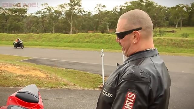 2015 Yamaha YZF-R3 - BIKE ME! смотреть онлайн