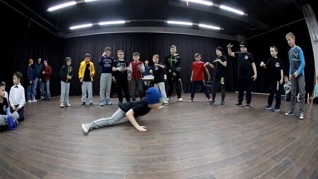 Центр брейк-данса "Танцуй,не комплексуй"(ролик) смотреть онлайн