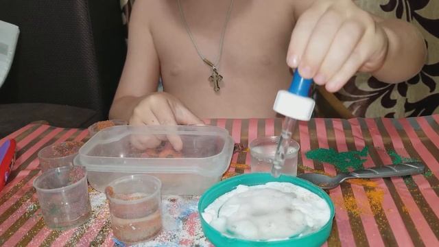 Уксус и сода. Вулкан. Юный химик проводит эксперименты. смотреть онлайн