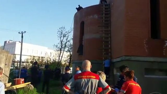 Спуск пострадавших с обрушившегося храма в Краснодаре смотреть онлайн