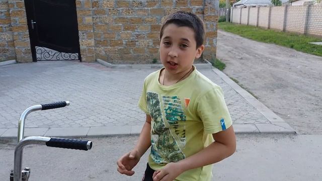 VLOG☻Делаю трюки на велосипеде!Которые умею! смотреть онлайн