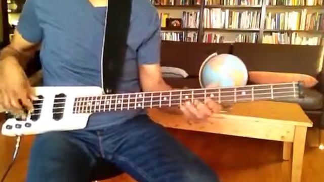 Washburn Bantam Headless 4 String Electric Bass Guitar смотреть онлайн