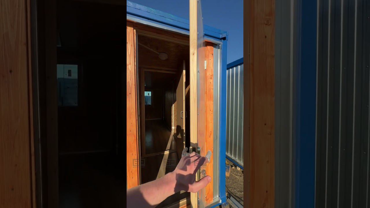 Бытовка БК-3 в OSB с большим окном и электрикой смотреть онлайн