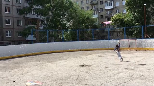 Развлечения и игры для детей на улице! ЧЕМ ЗАНЯТЬ И УВЛЕЧ РЕБЁНКА НА ПРОГУЛКЕ запуск воздушного зме смотреть онлайн