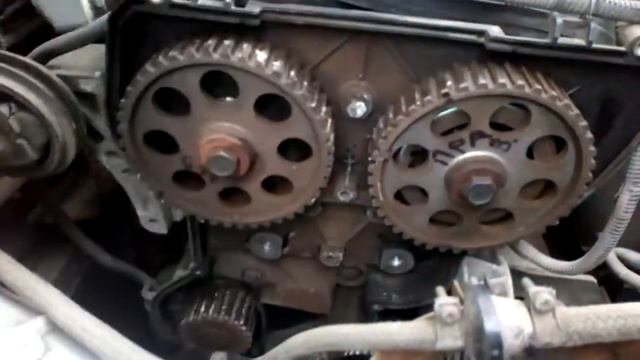 Как открутить болты шкивов ГРМ ВАЗ 2110. 16 клапанов. смотреть онлайн