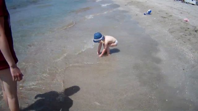 Крым. Штормовое. Пляж. Отдых на пляже.