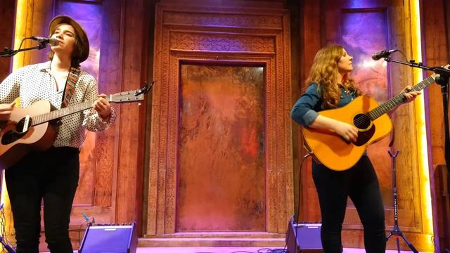Reina del Cid & Toni Lindgren "Tennessee Waltz" Patti Page Cover смотреть онлайн