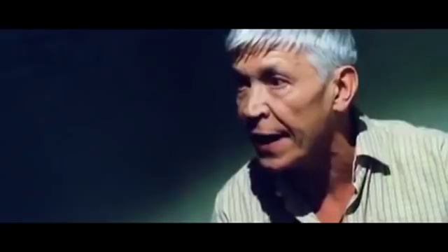 И ты, тот кто сидит там и смотрит на меня ... смотреть онлайн